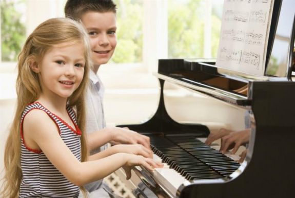 Ezért érdemes zongoraórára járatni a gyereket
