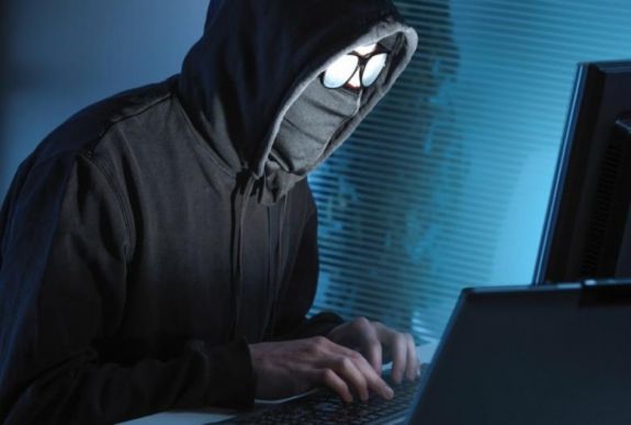 Pszichiátriai vizsgálatra küldik a csehek által Amerikának kiadott orosz hackert