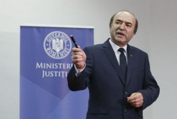 Létrehozta a kormány az „ügyészek ügyészségét”