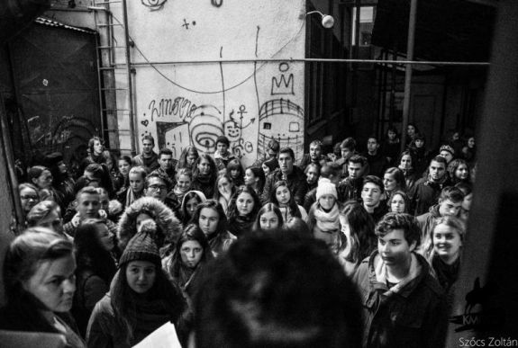 Ne lepődjön meg, ha rohangáló fiatalokat lát csütörtök éjjel Kolozsváron