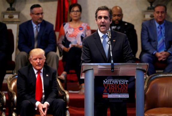 Visszaigazolt a demokratákhoz Trump volt ügyvédje