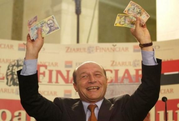 Kifakadt a volt államfő: ekkora a nyugdíja Traian Băsescunak