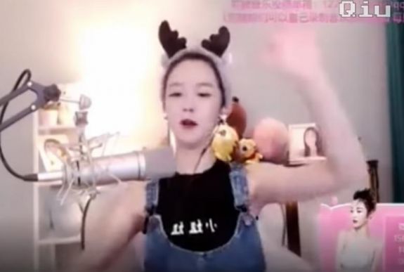 Őrizetbe vették a himnuszt tiszteletlenül éneklő kínai vloggert