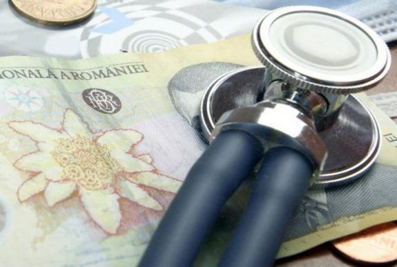 A romániai egészségügyi alkalmazottak fizetésével „bezzegezik” az MSZP