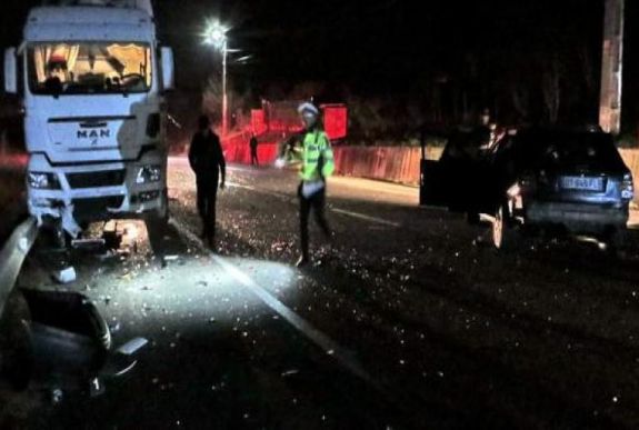 Végzetes volt az ütközés a kamionnal a fiatal sofőr számára