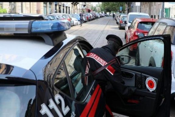 Nyílt utcán késelte meg volt szeretője