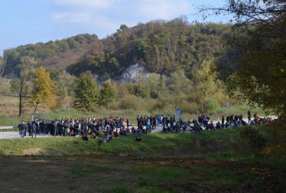 Bevándorlók csaptak össze rendőrökkel a boszniai-horvát határon