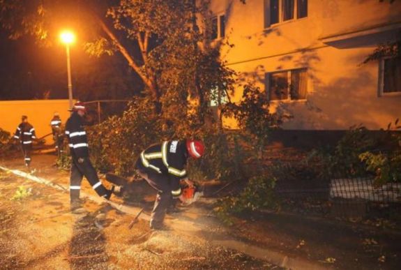 Az ország 21 megyéjében okozott kárt a szerdai vihar