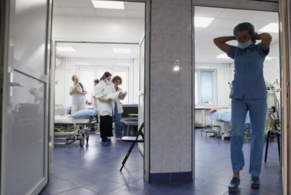 Arafat elvárja, hogy az orvosok dolgozzák le a napi nyolc órát az állami kórházakban