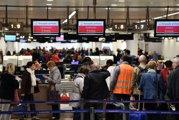Továbbra is súlyos zavarok vannak Európa egyik legforgalmasabb reptérén