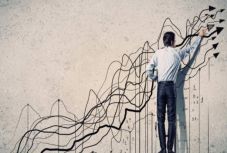 Enyhén nőtt a munkanélküliség augusztusban