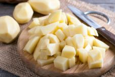 Így előzze meg, hogy megbarnuljon a krumpli