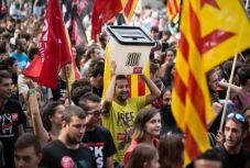 Ezrek emlékeztek az egy évvel ezelőtti függetlenségi népszavazásra Katalóniában
