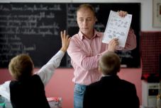 Visszahívták a romántanárokat, ismét a tanítók oktatják a magyar elemiseket