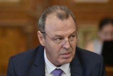 A felsőház elutasította a szállításügyi miniszter ellen benyújtott egyszerű indítványt