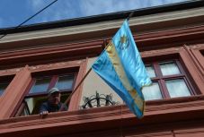 Székelykeresztúrt is elérte a zászlóháború