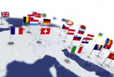 Változik Európában a Netflix, YouTube és Facebook működése mostantól