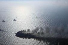 Lángra kapott egy komp, több száz ember van a fedélzeten