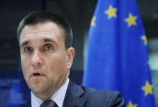 Ukrán külügyminiszter: Ukrajnán belül kell kezelni a kettős állampolgárság kérdését