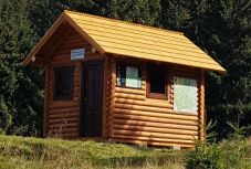 Elkészültek a védkunyhók a Kelemen Havasokban