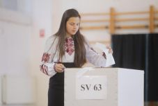 Részvétel 16 órakor: csoda kell, hogy a referendum érvényes legyen