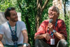 Fontos elismerést kapott az erdélyi népzenészekkel forgató brit újságíró