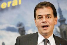 Furcsállja a PNL elnöke a párttársai bírálatát