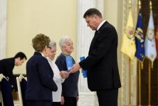 Ezt üzente Klaus Johannis államfő a holokauszt emléknapján