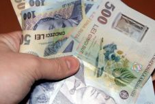 Nem nyúlta le a talált pénzt a parkban ücsörgő férfi