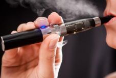 Egyelőre nem sorolják a hagyományos cigaretták közé az e-cigiket