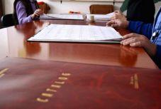 Nem bocsátanak el több ezer tanügyi alkalmazottat