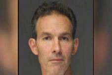 Fel akarta robbantani magát Washingtonban, letartóztatták