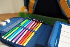 Több mint 360 ezer óvodás és iskolás kap idén is tanszertámogatást