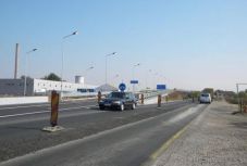 FRISSÍTVE: Hat éve késik az aradi felüljáró: szerdán sem adták át