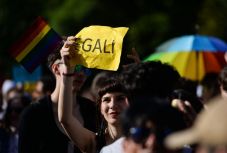 Tervezet: így szabályozná a törvény a bejegyzett élettársi kapcsolatot