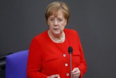 Merkel: az ENSZ migrációs csomagjának csökkentenie kell az illegális migrációt