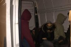 Tizenöt iraki menekültet tartóztattak fel Nagylaknál