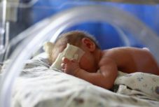 Két pénisszel született egy kisbaba Ploieşti-en