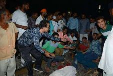 Több tucat embert gázolt halálra egy vonat Észak-Indiában