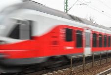 Halálra gázolt a vonat egy idős férfit Kolozsvár közelében