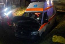 Balesetezett egy mentőautó, meghalt a páciens