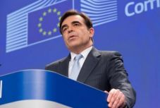 Brüsszel: Bukarestnek figyelembe kell vennie a Velencei Bizottság ajánlásait