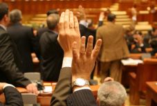 Feloldanák a korrupcióellenes CSAT-határozat titkosságát