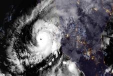  Készülnek a Willa hurrikán érkezésére Mexikónál