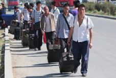 Olcsóbb lesz a vendégmunkások alkalmazása, de inváziótól nem kell tartani