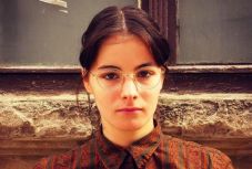 Budrala Sára a kétnyelvűségről: könnyű beleesni a csapdába, hogy az ember már egy nyelvet sem tud rendesen