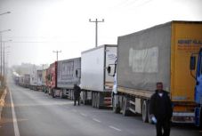 Több órát várakoznak a kamionok a román-magyar határon