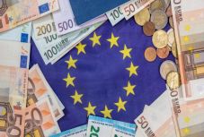 EU: 600 millió euróval magasabb összegre emelnék a 2019-es kifizetéseket