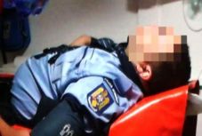 Hordágyon vitték el a házibulizókat csendre intő rendőröket