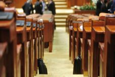 A kvórumba ezentúl beszámolják azokat a szenátorokat is, akik jelen vannak a teremben, de nem szavaznak